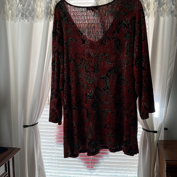 Three-quarter sleeve polyester, red and black vet top size 3X - Picture 2 of 2